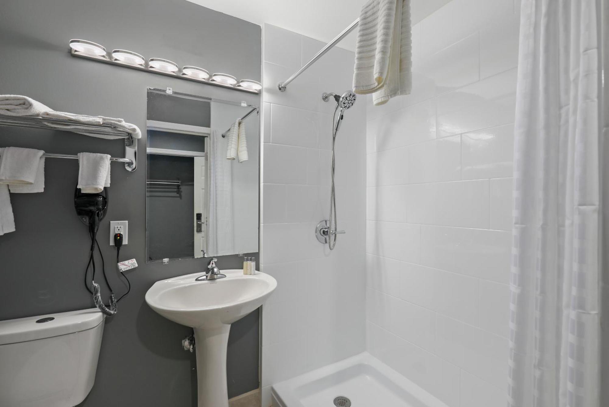 Four Seasons Country Inn Glasgow Exteriör bild